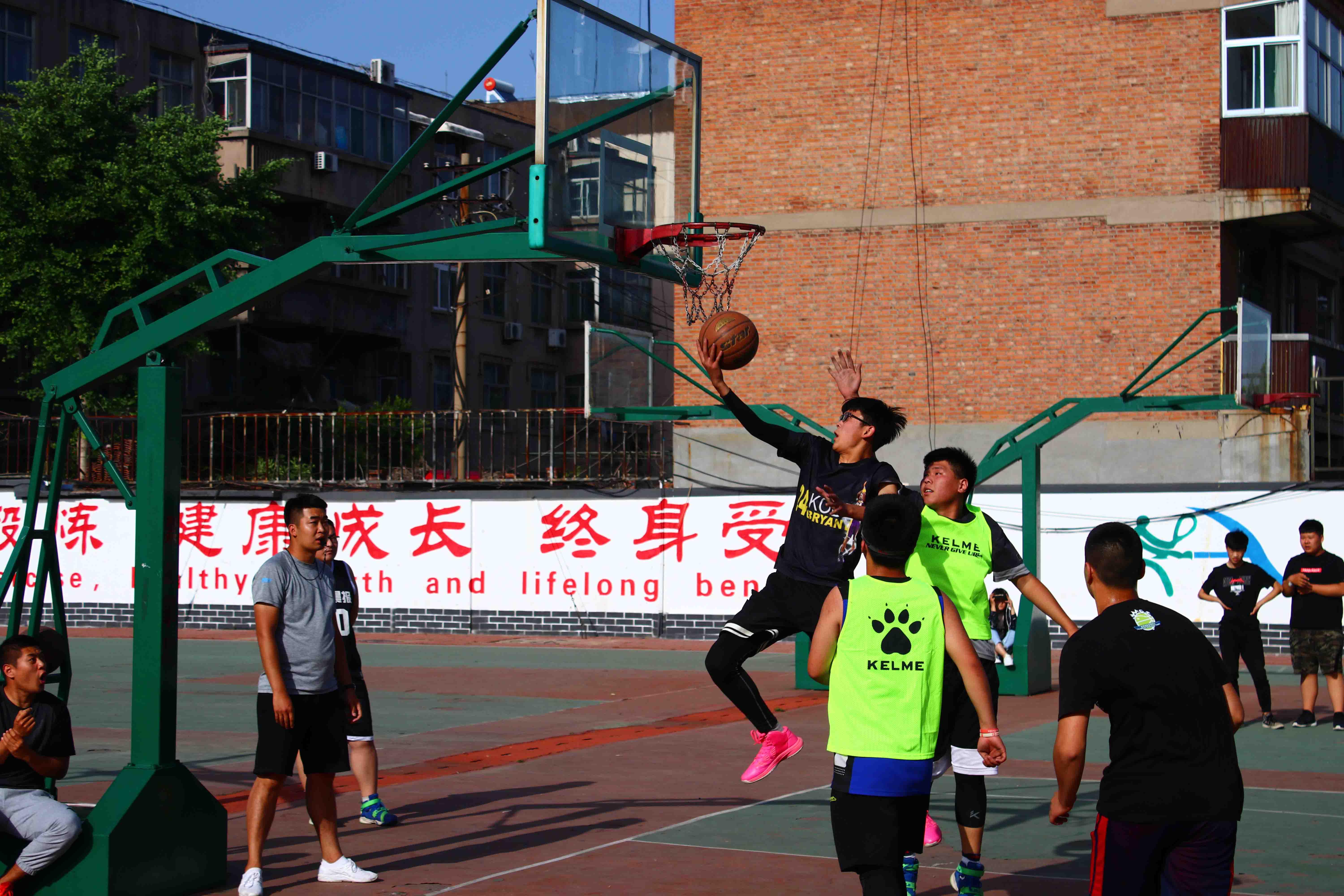 篮球明星公益活动走进校园,传播篮球文化的简单介绍 篮球明星公益活动走进校园,传播篮球文化的简单介绍