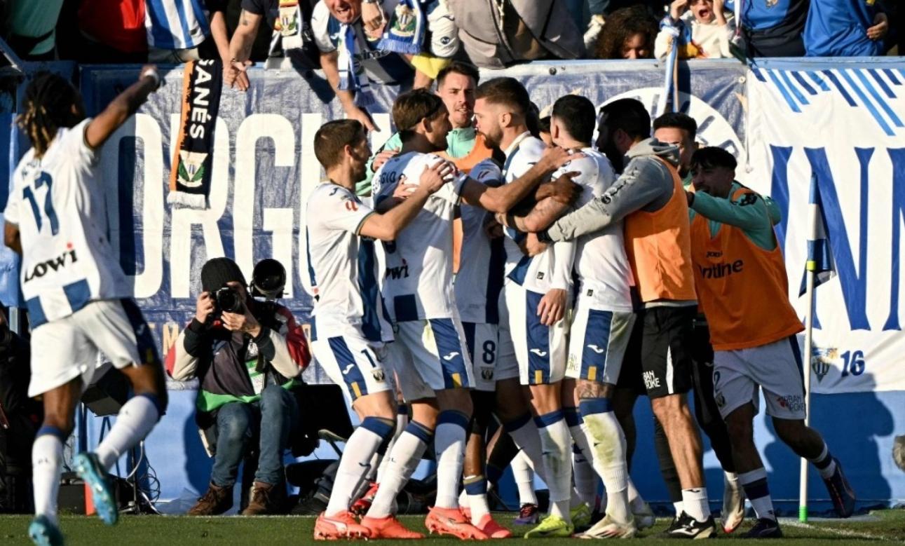 开云体育地址-巴勒莫客场惊险击败对手，实现联赛两连胜