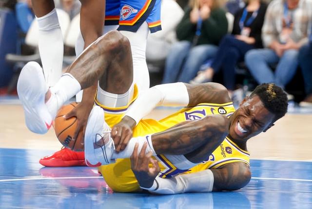 止血！湖人队取得胜利，力挽回季后赛战绩