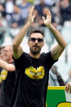 关于巴勒莫球迷抗议,要求俱乐部改进管理的信息 关于巴勒莫球迷抗议,要求俱乐部改进管理的信息