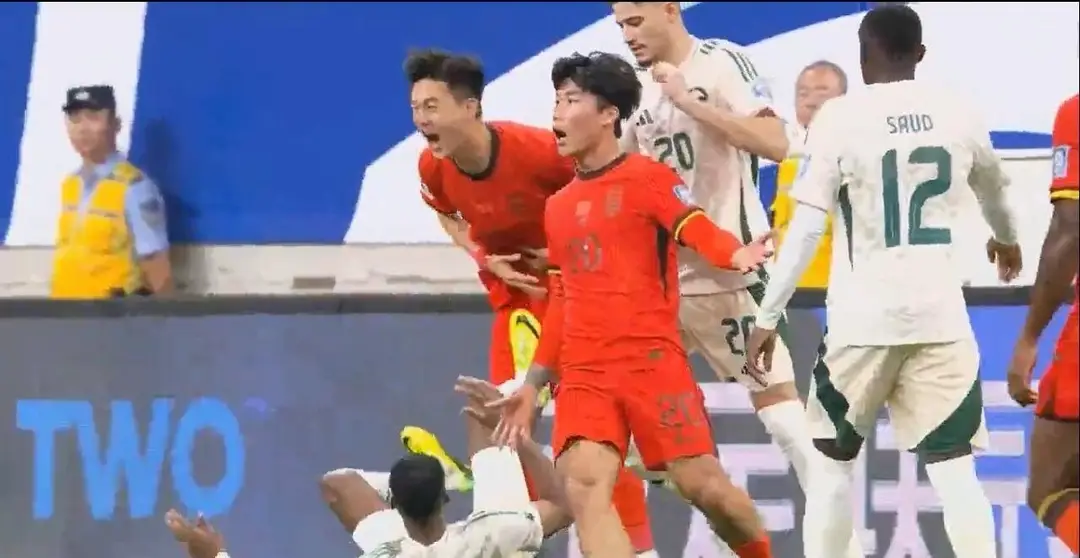 国内足球界蓬勃发展,表现令人瞩目 国内足球界蓬勃发展,表现令人瞩目