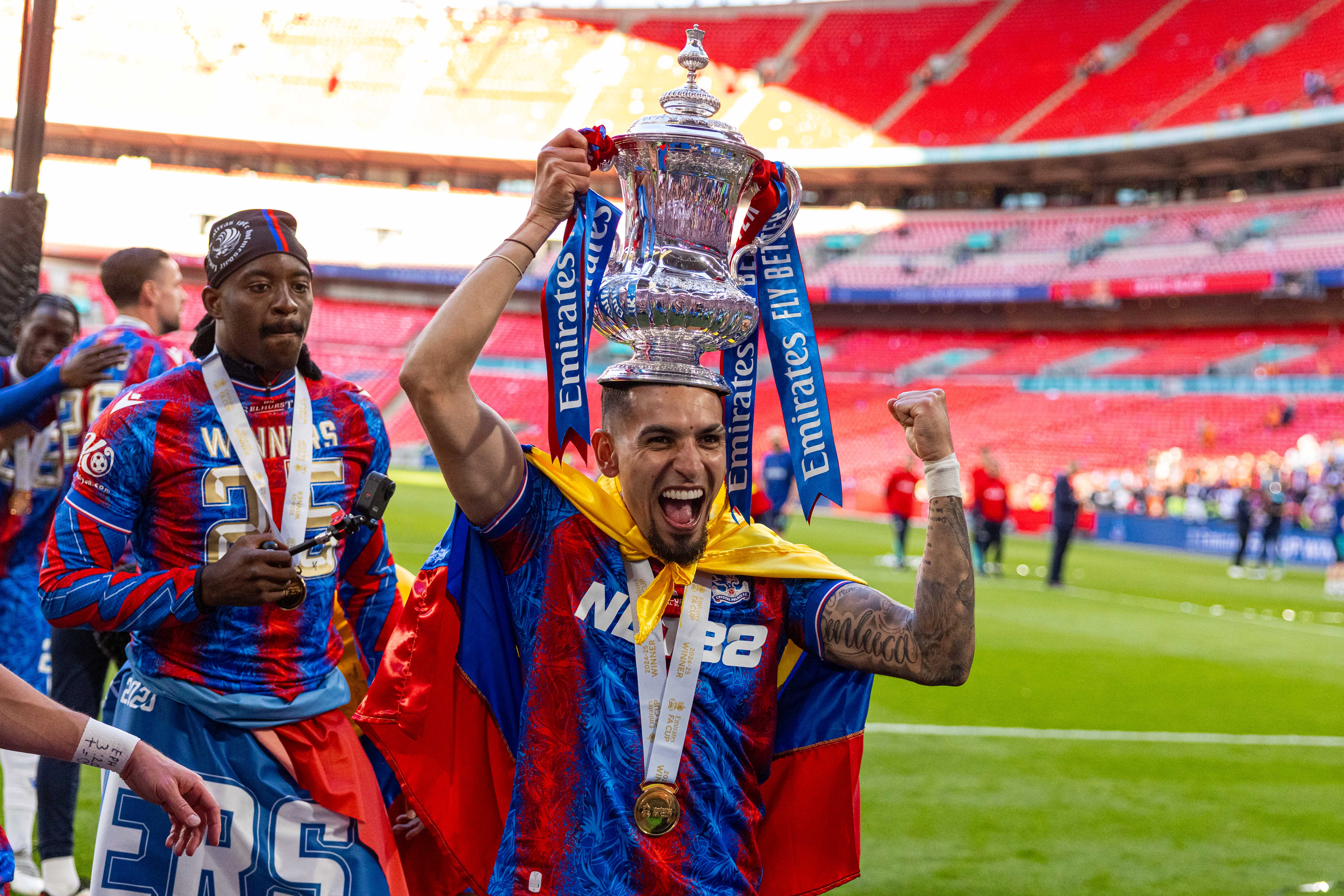 包含英格兰队主场险胜，晋级前途光明的词条