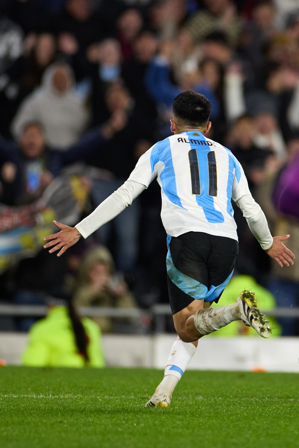 哥伦比亚球员在美国比赛中大放异彩 哥伦比亚球员在美国比赛中大放异彩