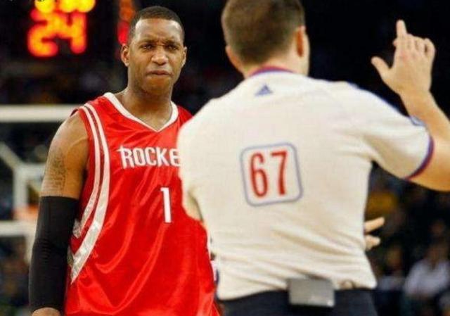 开云体育入口-篮球裁判判罚遭质疑，球员抗议场面火爆的简单介绍