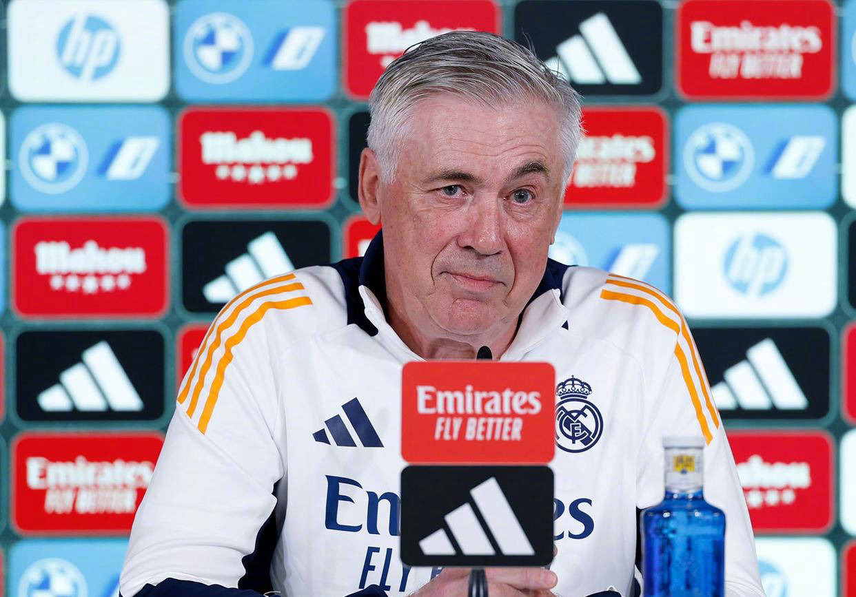 包含弗格森接替安切洛蒂意甲现沙尔克多次机会的词条