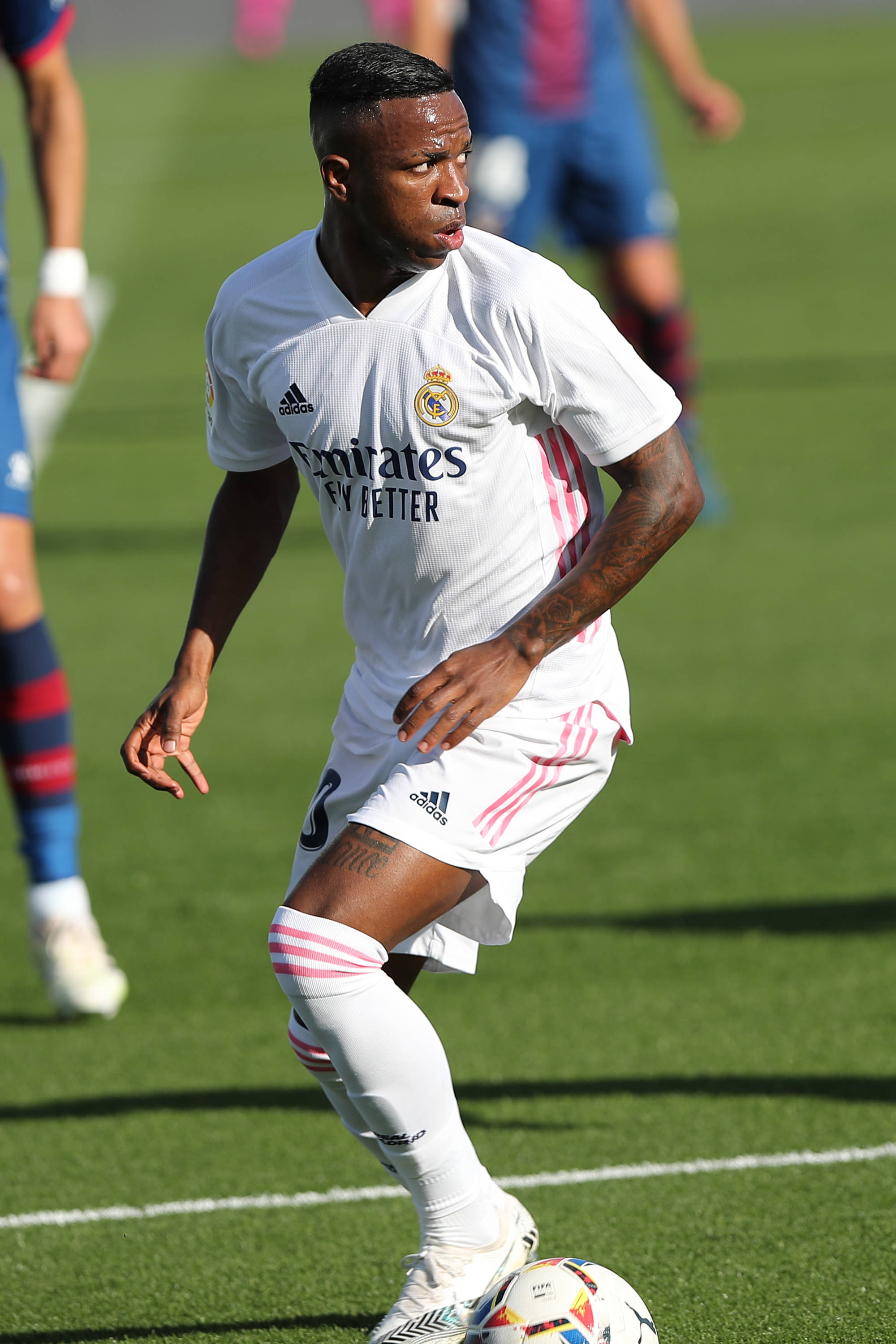 韦斯卡球员送点失利,惨遭绝杀 韦斯卡球员送点失利,惨遭绝杀