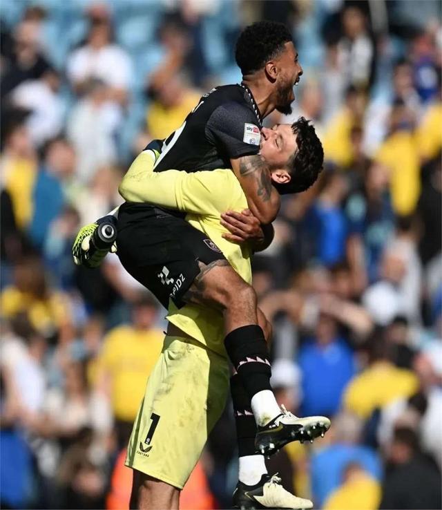 包含诺维奇城主场取胜，突破连败困境的词条