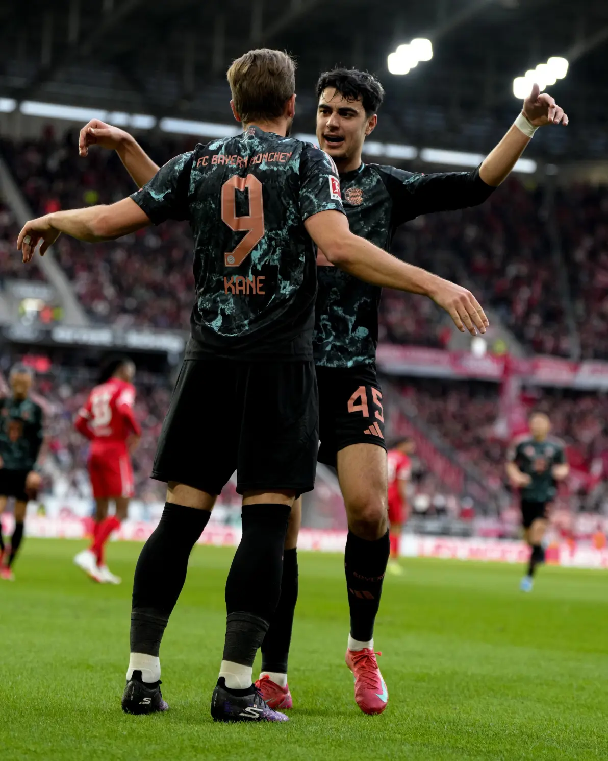 弗赖堡火力全开，成为德甲黑马