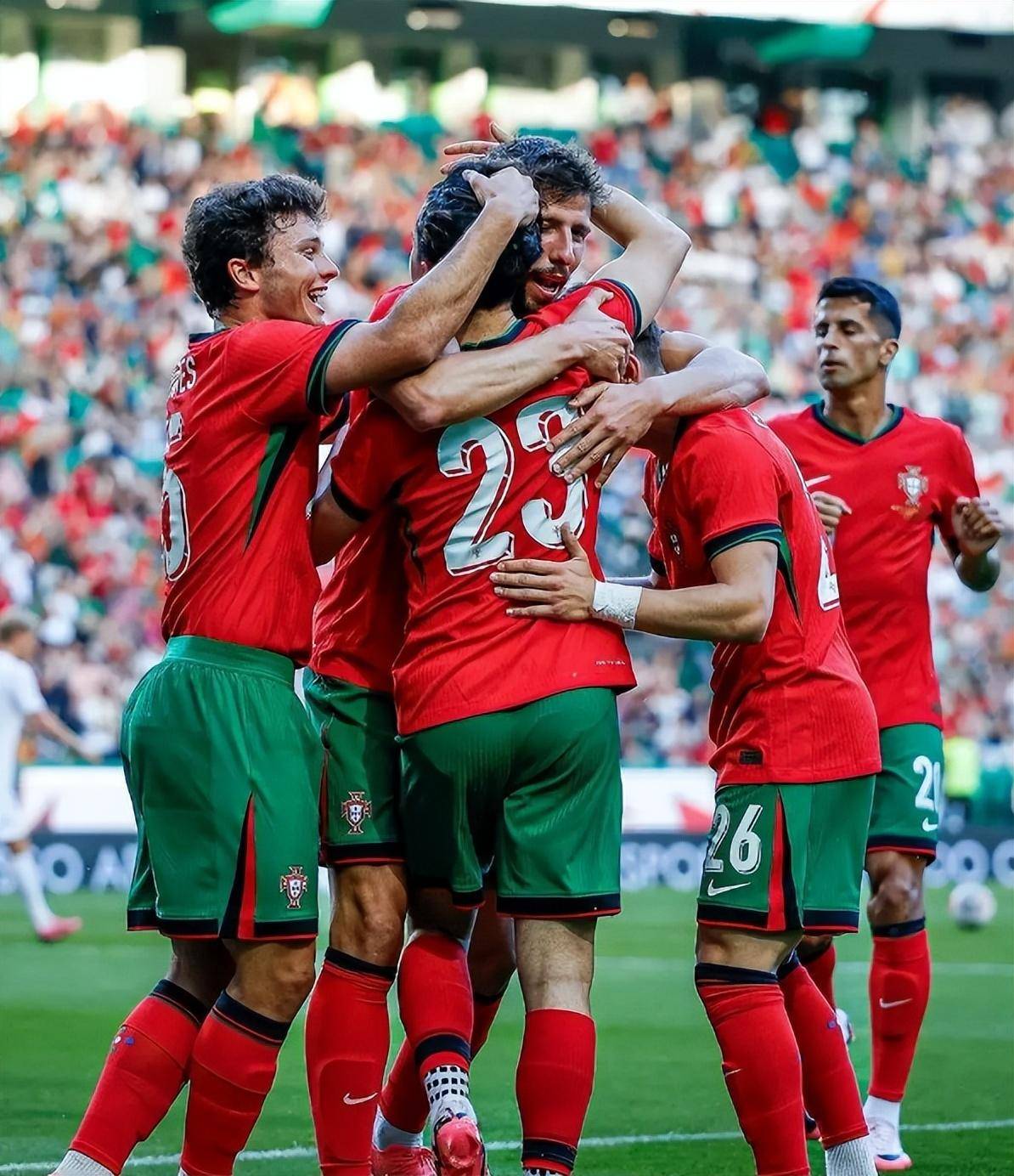 克罗地亚队大获胜利，晋级欧国联半决赛