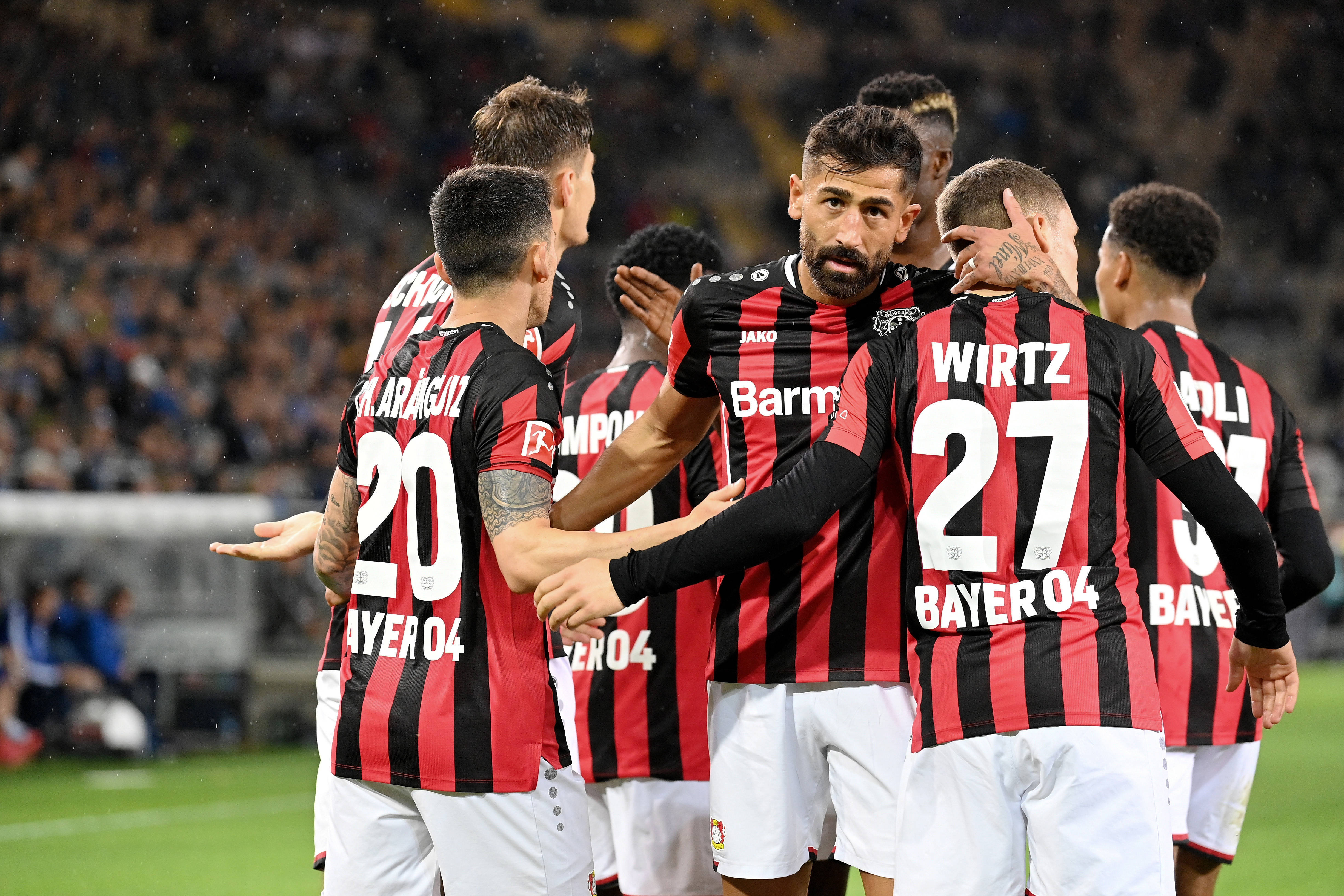 塞维利亚主场惨败，降级区危机四伏的简单介绍