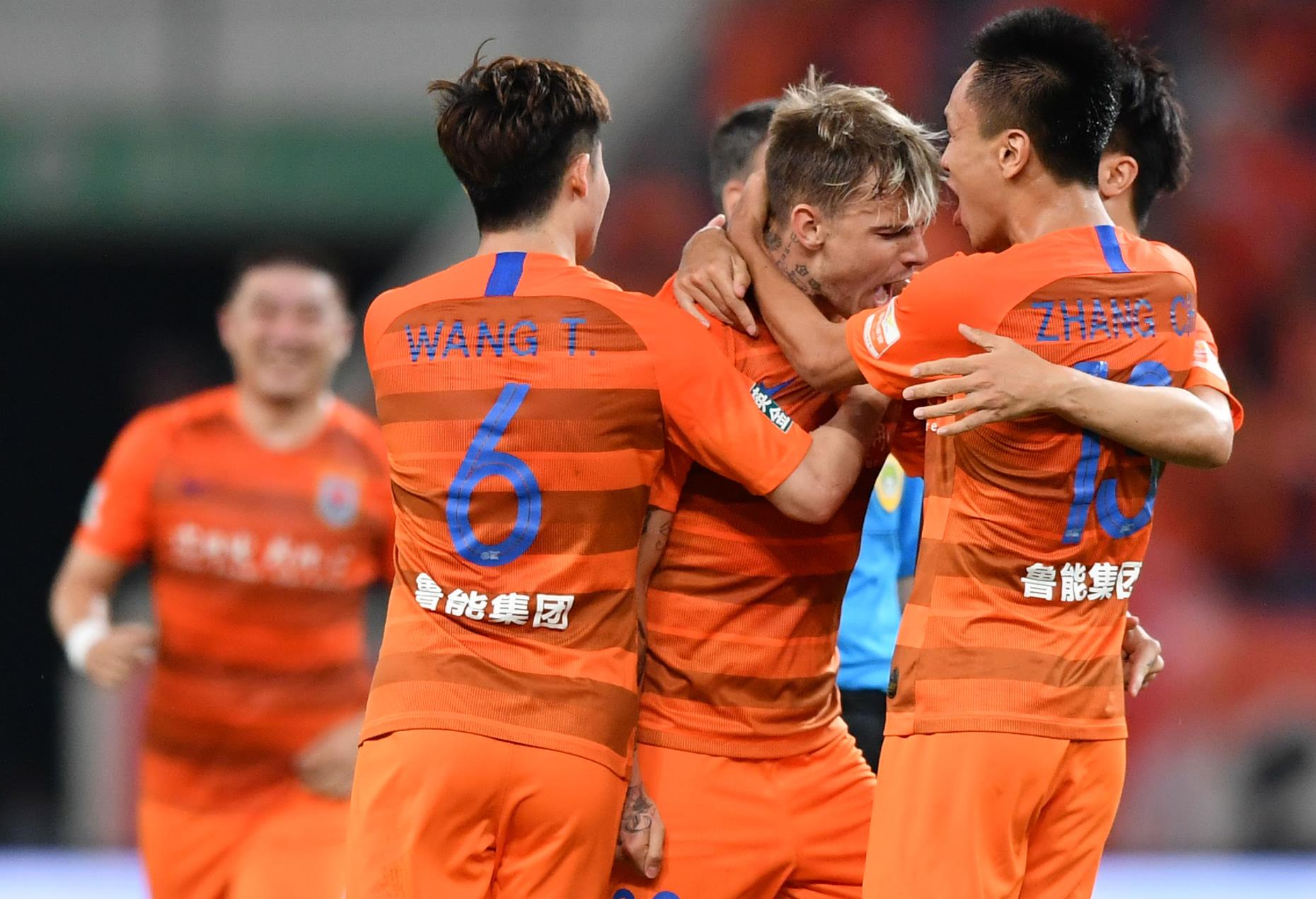 客战河南建业，山东鲁能获得胜利