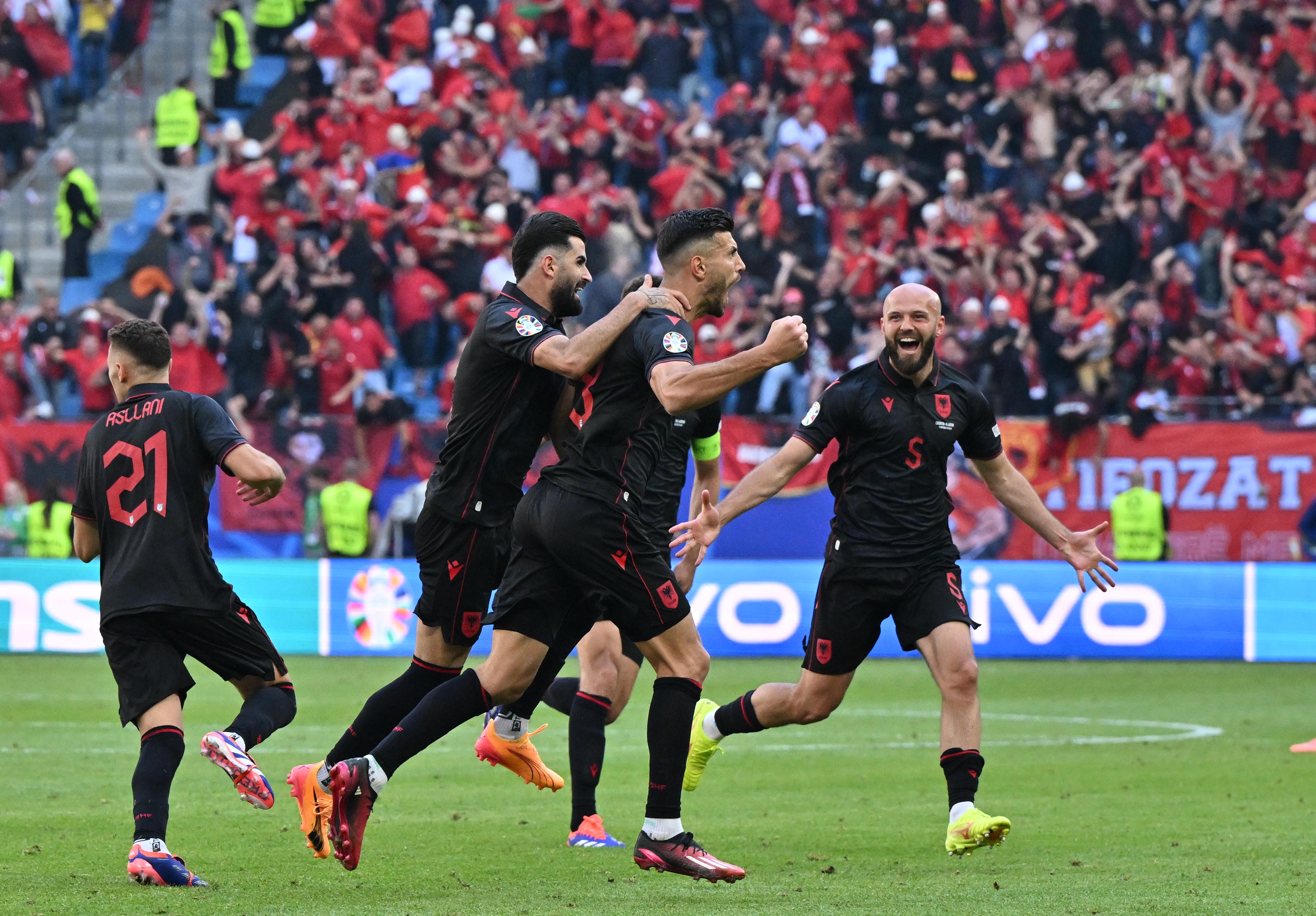 克罗地亚大胜西班牙，主场出局