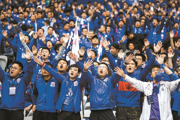 球队主场再战，球迷热情助威备战