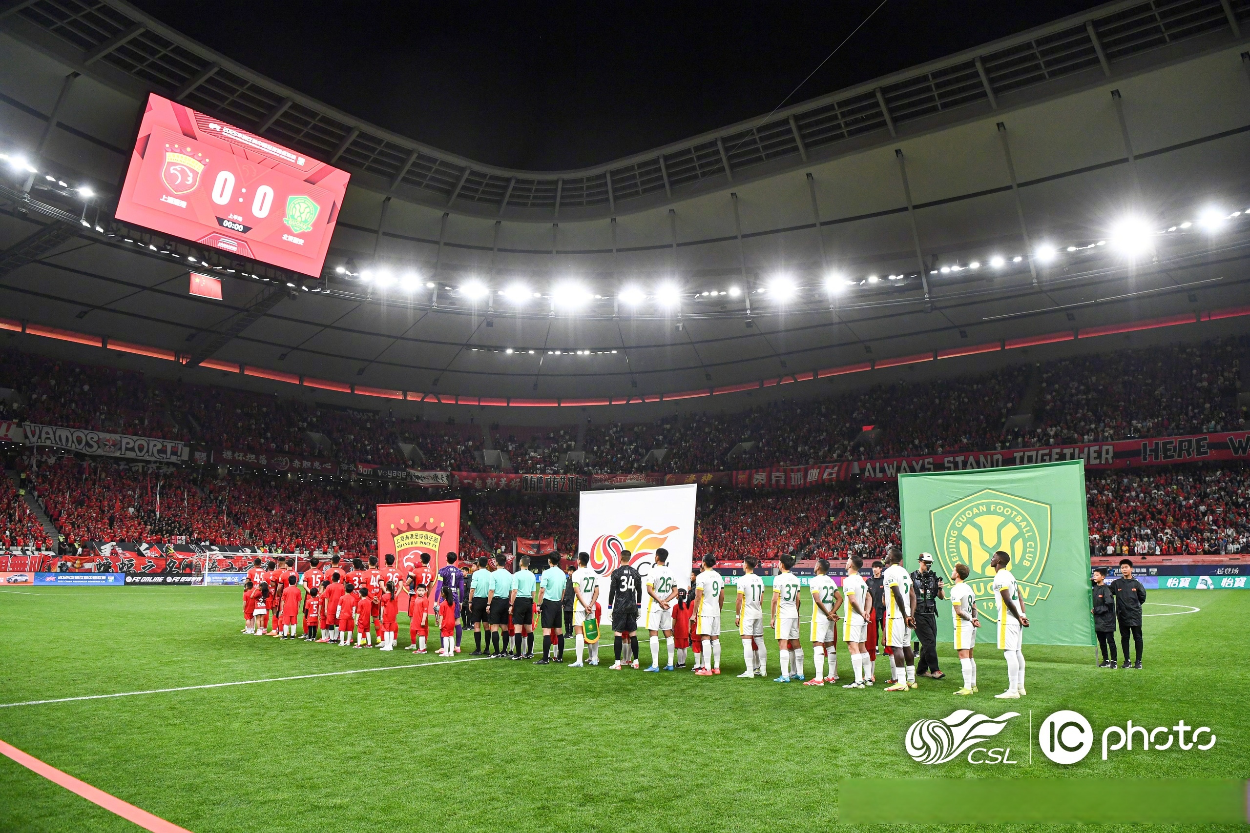 球队主场再战，球迷热情助威备战